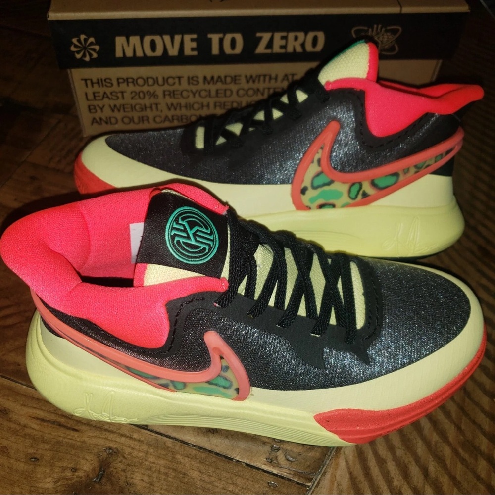 Kyrie 8 Go (PS) Black / Lemon Chiffon DQ8077-003 Size 13C